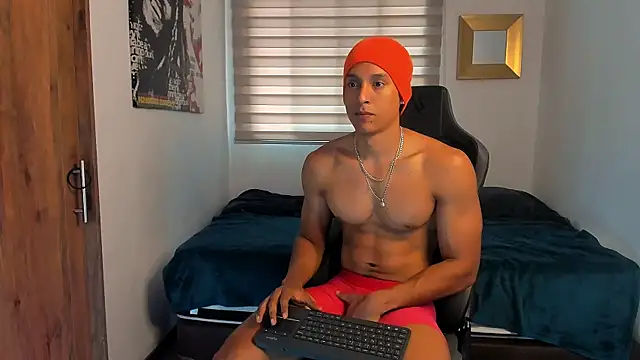 Snapshot of Liam_V chatting on December 4, 12:25 pm Liam V online show from December 4, 12:25 pm