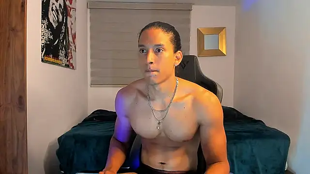 Snapshot of Liam_V chatting on December 6, 10:05 am Liam V online show from December 6, 10:05 am