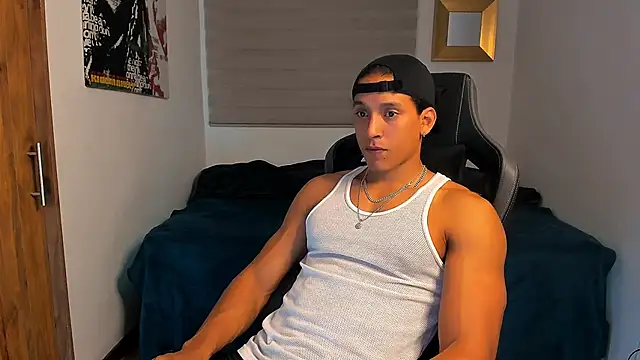 Snapshot of Liam_V chatting on December 24, 1:38 am Liam V online show from December 24, 1:38 am