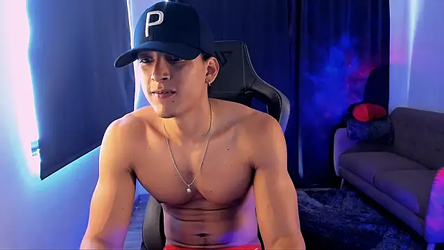 Snapshot of Liam_V chatting on March 19, 6:44 pm Liam V online show from March 19, 6:44 pm