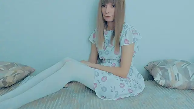 Snapshot of YourCaramel chatting on October 10, 8:24 am YourCaramel online show from October 10, 8:24 am