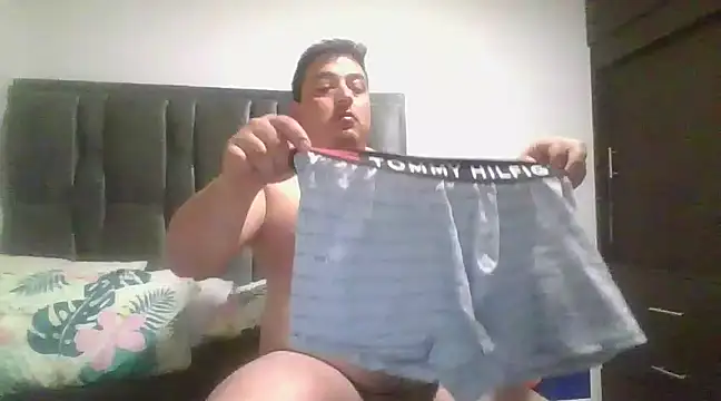 Snapshot of antonycruz chatting on January 29, 3:54 am antonycruz online show from January 29, 3:54 am