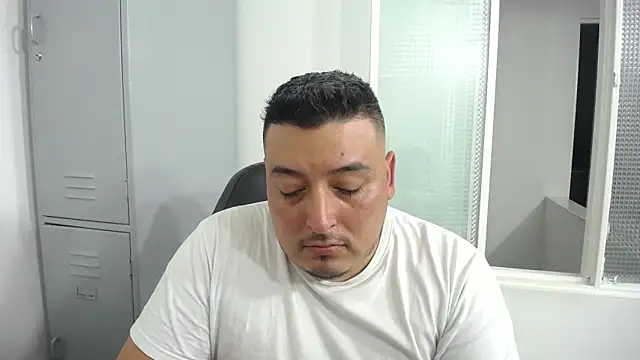 Snapshot of antonycruz chatting on November 14, 10:07 pm antonycruz online show from November 14, 10:07 pm