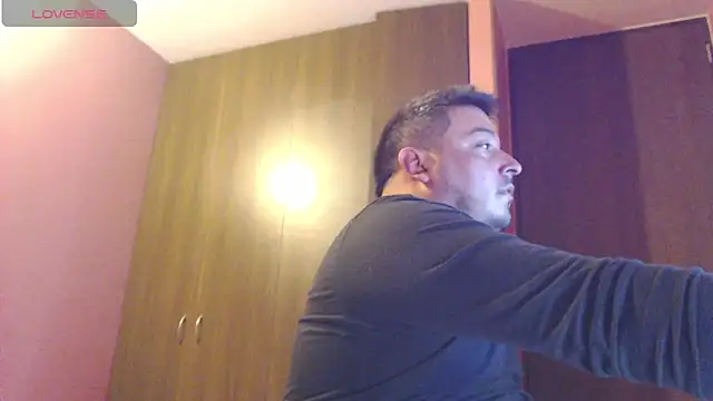 Snapshot of antonycruz chatting on February 21, 3:40 am antonycruz online show from February 21, 3:40 am