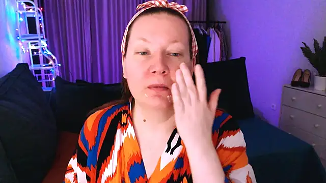 GoddessLara online show from March 11, 12:00 am