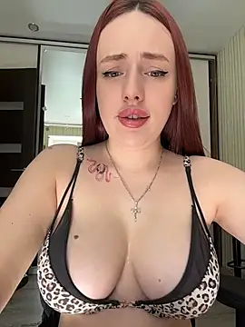 Snapshot of Lisaaan chatting on June 18, 6:35 am Lisaaan online show from June 18, 6:35 am