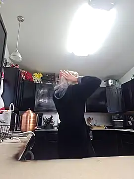 Snapshot of ScarletCallings420 chatting on December 20, 9:28 pm ScarletCallings420 online show from December 20, 9:28 pm