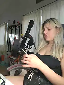 Snapshot of ScarletCallings420 chatting on February 21, 6:15 pm ScarletCallings420 online show from February 21, 6:15 pm