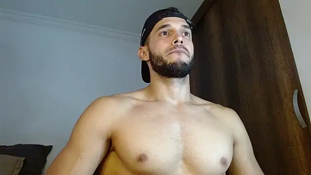 Snapshot of Noah_jhonsonn chatting on June 19, 4:11 pm Noah jhonsonn online show from June 19, 4:11 pm