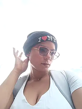 Simone Miller online show from March 17, 4:11 pm