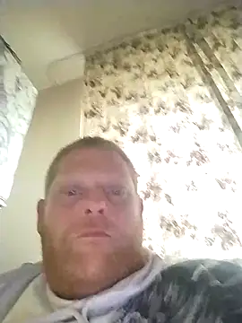 Snapshot of Baumhackel chatting on April 12, 3:50 pm Baumhackel online show from April 12, 3:50 pm