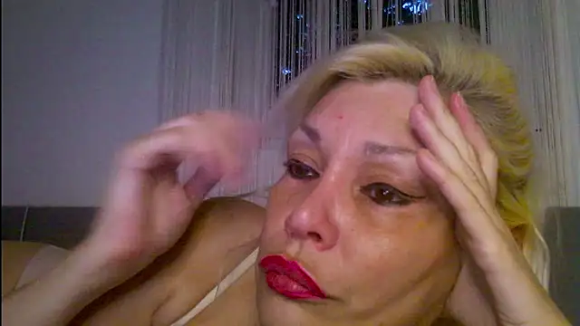 Snapshot of EvaaMina chatting on June 16, 6:43 pm EvaaMina online show from June 16, 6:43 pm