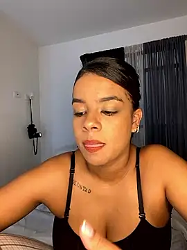 Snapshot of trianawhite chatting on December 2, 9:06 pm trianawhite online show from December 2, 9:06 pm