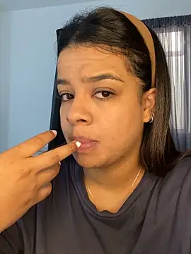 Snapshot of trianawhite chatting on January 21, 2:37 pm trianawhite online show from January 21, 2:37 pm
