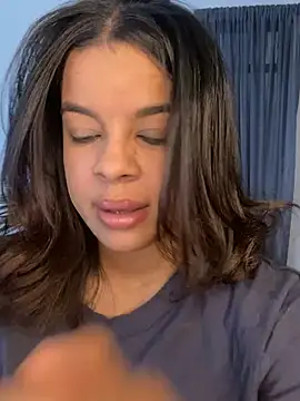 Snapshot of trianawhite chatting on March 3, 9:59 pm trianawhite online show from March 3, 9:59 pm