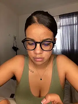 Snapshot of trianawhite chatting on March 15, 7:38 pm trianawhite online show from March 15, 7:38 pm