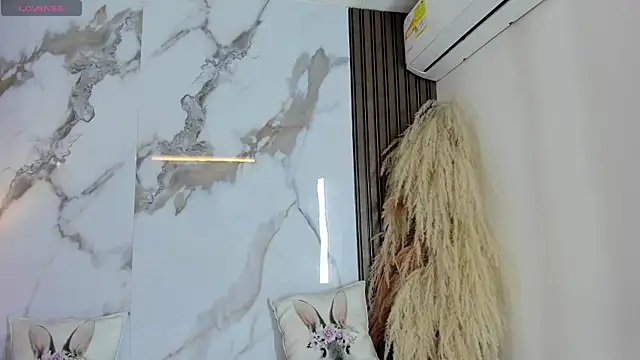 hannahill69 online show from March 13, 4:52 am