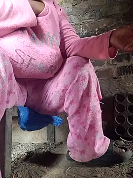 winterqueenx online show from March 15, 6:30 am