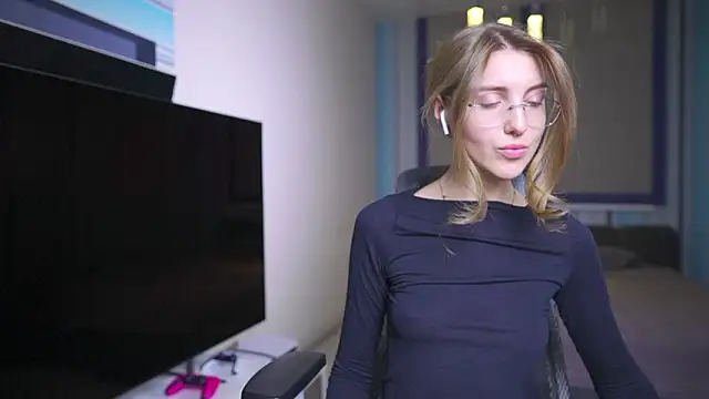 Snapshot of CassiaBlade1 chatting on February 8, 4:32 pm CassiaBlade1 online show from February 8, 4:32 pm