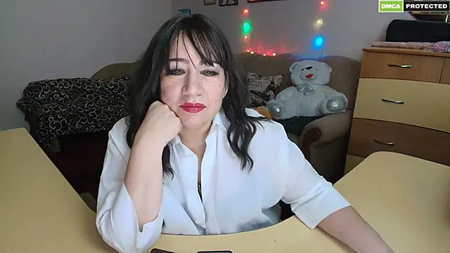 Snapshot of Lucretia_Goldi_ chatting on December 30, 12:11 am Lucretia Goldi online show from December 30, 12:11 am