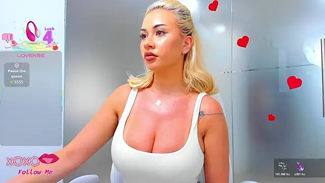 Snapshot of sassy_madeline chatting on July 10, 4:39 am sassy madeline online show from July 10, 4:39 am