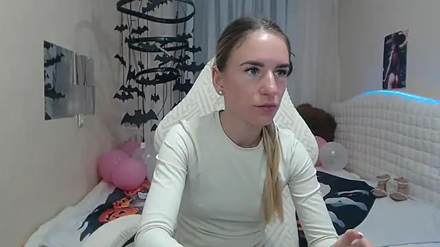 Snapshot of DeboraHorny chatting on October 18, 6:05 am DeboraHorny online show from October 18, 6:05 am
