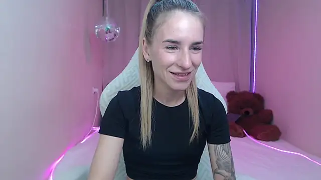 Snapshot of DeboraHorny chatting on May 17, 6:11 am DeboraHorny online show from May 17, 6:11 am
