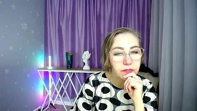 queen a n i online show from November 15, 11:40 am