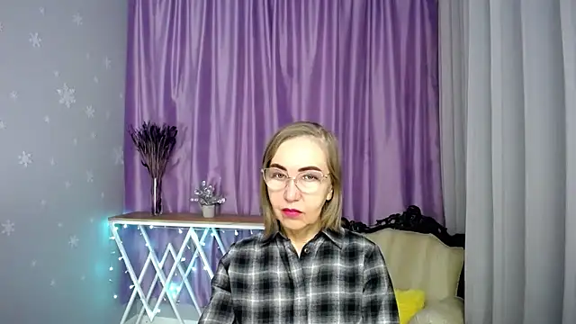 Snapshot of queen_a_n_i chatting on April 22, 11:23 am queen a n i online show from April 22, 11:23 am