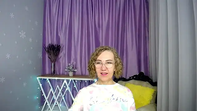 Snapshot of queen_a_n_i chatting on May 23, 7:56 am queen a n i online show from May 23, 7:56 am