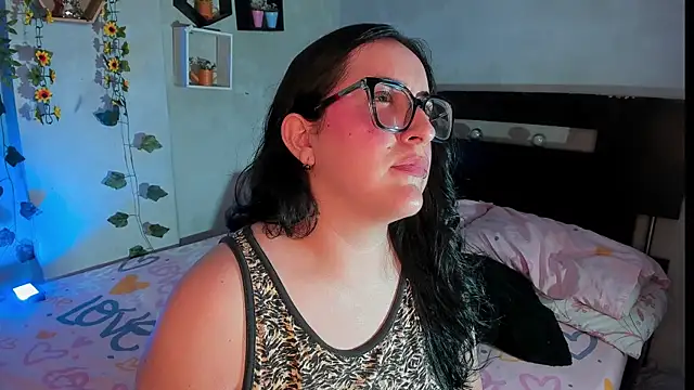 Snapshot of Cherry_jhoana chatting on February 19, 3:06 am Cherry jhoana online show from February 19, 3:06 am