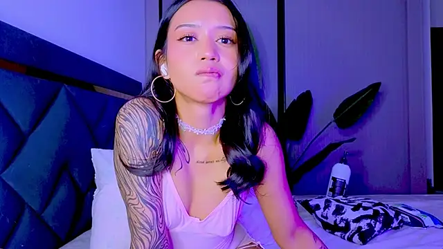 Mia Tin online show from April 18, 4:22 pm