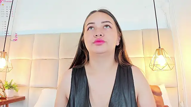 Snapshot of AnaisClark chatting on December 18, 11:24 am AnaisClark online show from December 18, 11:24 am