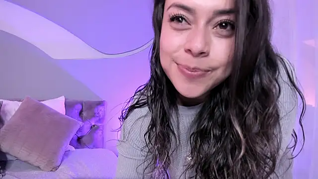 Nicolle W online show from February 25, 2:54 pm