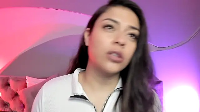 Nicolle W online show from March 6, 1:24 pm