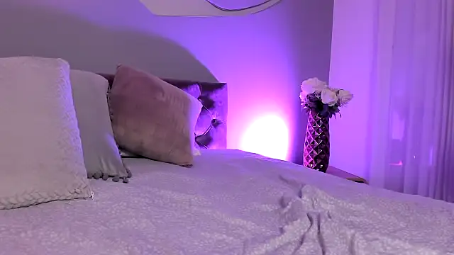 Nicolle W online show from March 7, 2:56 pm