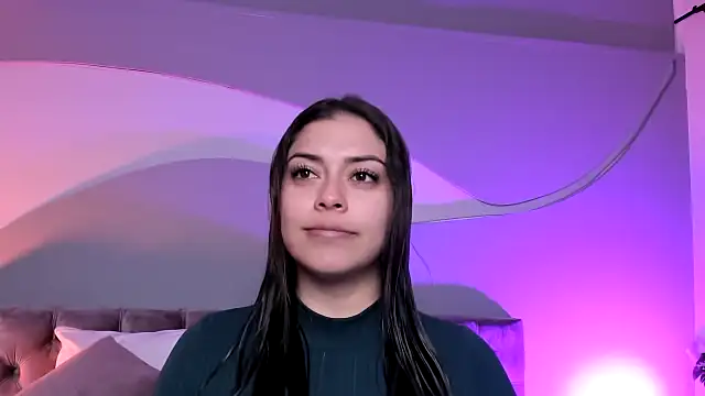 Nicolle W online show from March 20, 12:00 pm