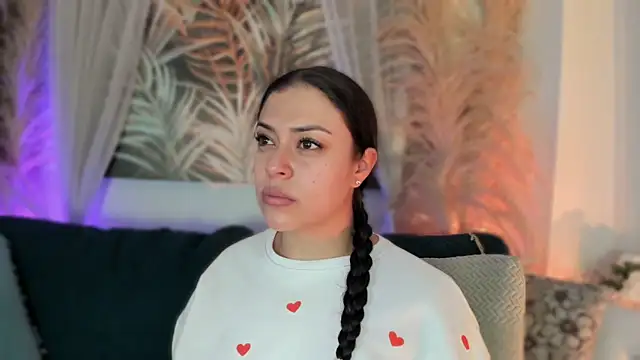 Nicolle W online show from February 13, 11:50 am