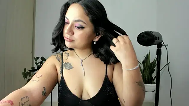 susy angel online show from November 30, 7:18 pm