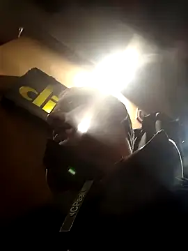 Snapshot of maxbigol chatting on December 4, 10:41 pm maxbigol online show from December 4, 10:41 pm