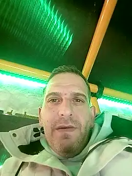 Snapshot of maxbigol chatting on December 5, 11:18 pm maxbigol online show from December 5, 11:18 pm