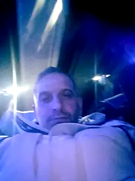 Snapshot of maxbigol chatting on December 6, 8:18 pm maxbigol online show from December 6, 8:18 pm