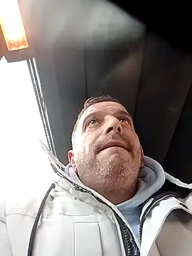 Snapshot of maxbigol chatting on December 8, 9:46 am maxbigol online show from December 8, 9:46 am