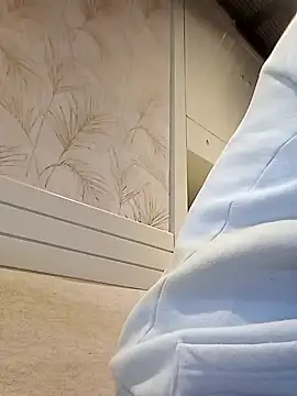 Snapshot of maxbigol chatting on December 8, 12:52 pm maxbigol online show from December 8, 12:52 pm