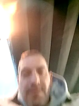 Snapshot of maxbigol chatting on December 9, 7:28 am maxbigol online show from December 9, 7:28 am