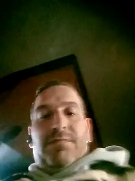 Snapshot of maxbigol chatting on December 9, 8:23 pm maxbigol online show from December 9, 8:23 pm