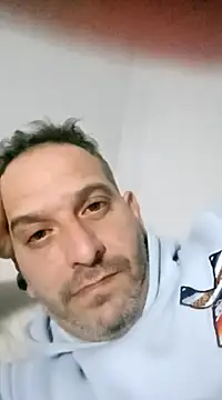 Snapshot of maxbigol chatting on December 11, 3:47 pm maxbigol online show from December 11, 3:47 pm