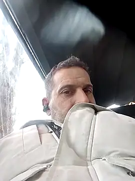 Snapshot of maxbigol chatting on December 12, 3:27 pm maxbigol online show from December 12, 3:27 pm