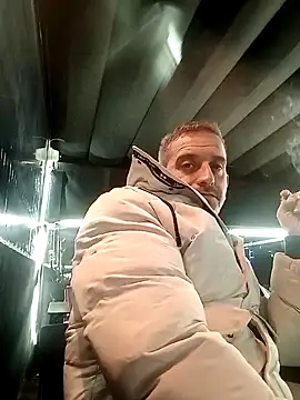 Snapshot of maxbigol chatting on December 12, 6:31 pm maxbigol online show from December 12, 6:31 pm