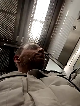 Snapshot of maxbigol chatting on December 14, 10:39 pm maxbigol online show from December 14, 10:39 pm